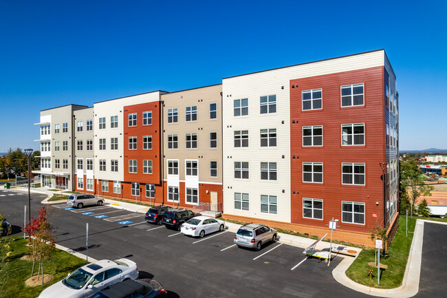 Loudoun View Senior Living in Sterling, VA - Foto de edificio - Building Photo