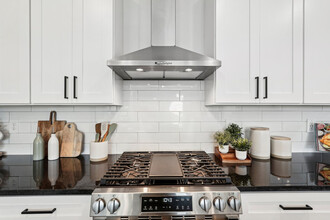BB Living Sweetwater Crossing in Briarcliff, TX - Foto de edificio - Building Photo