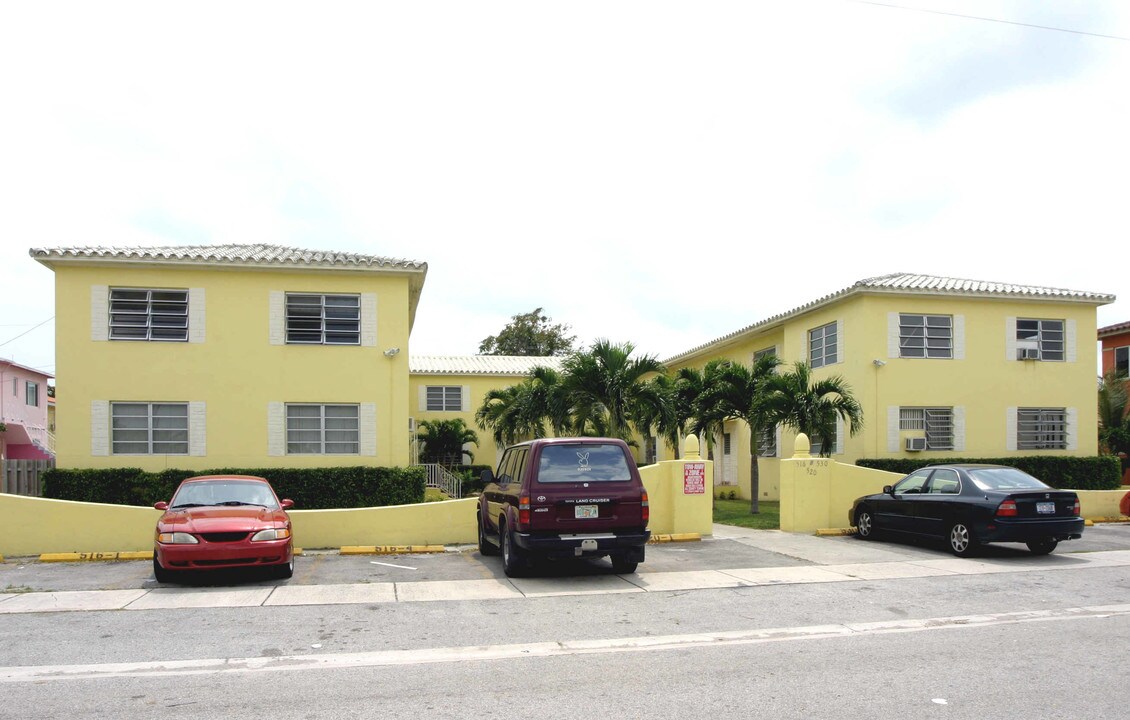 El Capri in Miami, FL - Foto de edificio