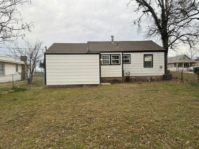 1304 E Lincoln Ave in Sapulpa, OK - Building Photo - Building Photo