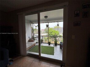 3650 Inverrary Dr in Lauderhill, FL - Building Photo - Building Photo
