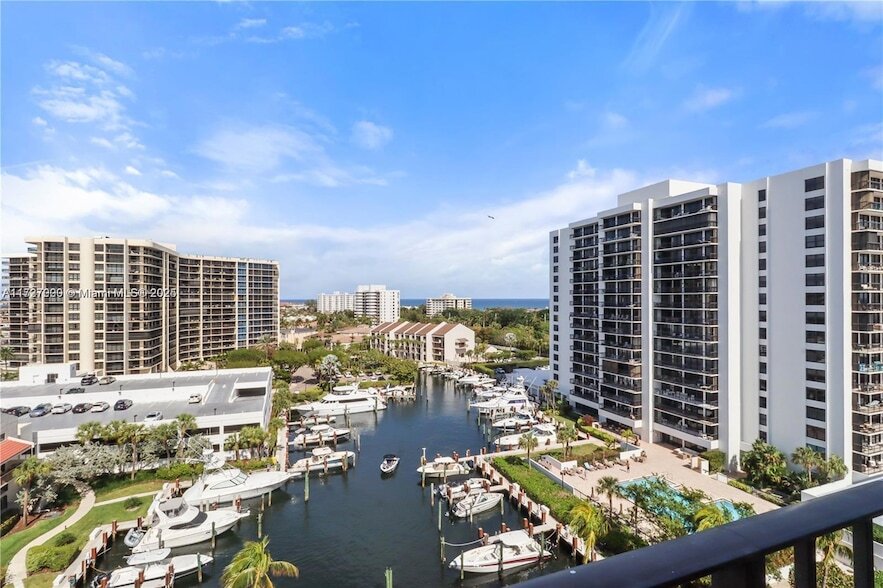 4750 S Ocean Blvd, Unit PH2 in Highland Beach, FL - Building Photo