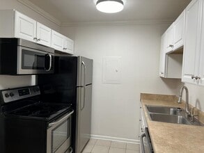 2601 Hillsboro Pike, Unit J2 in Nashville, TN - Foto de edificio - Building Photo