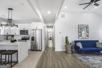 652 Hugh St SW in Atlanta, GA - Building Photo - Building Photo
