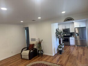 1 Hamlet Rd in Levittown, NY - Building Photo - Building Photo
