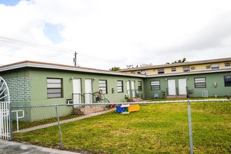 Central Palms Apartments I in Hialeah, FL - Building Photo - Building Photo