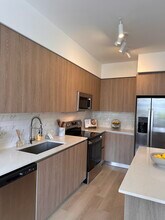 2535 NE 182nd St, Unit A12 in North Miami Beach, FL - Building Photo - Building Photo