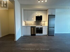 38 Annie Craig Dr in Toronto, ON - Building Photo - Building Photo
