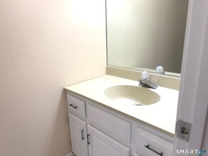 27 Crows Nest Ln in Danbury, CT - Building Photo - Building Photo