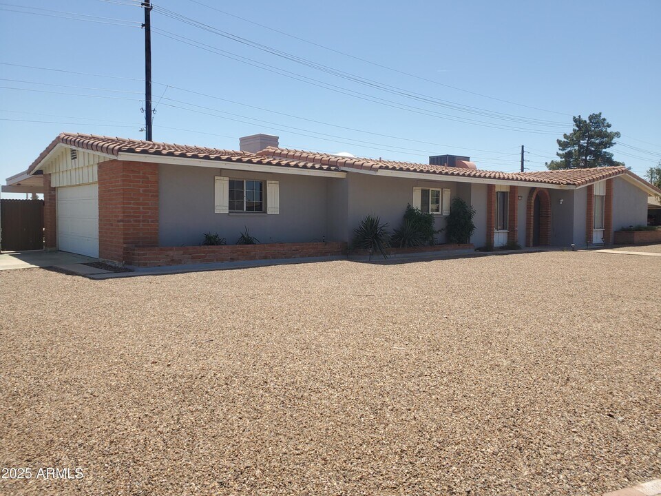 4503 W Loma Ln in Glendale, AZ - Building Photo