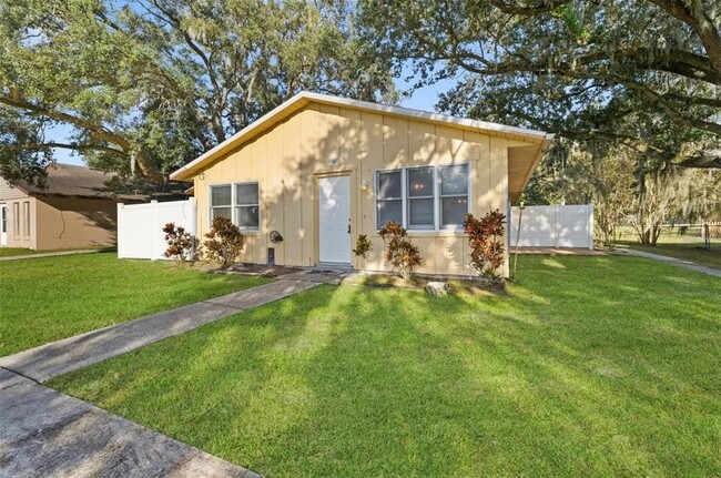 property at 4418 Highland Ln