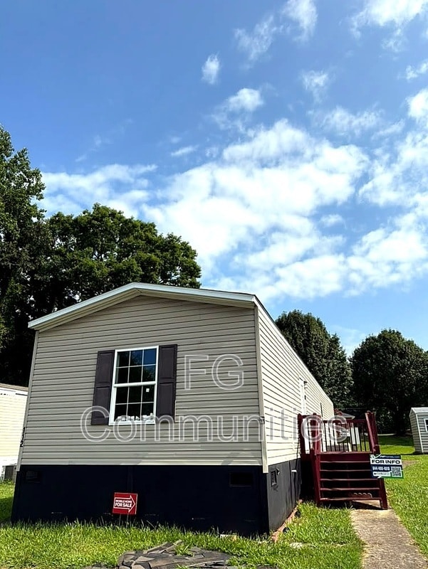 property at 112 Cloverleaf Ct