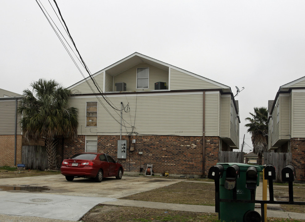 3524 Delaware Ave in Kenner, LA - Foto de edificio