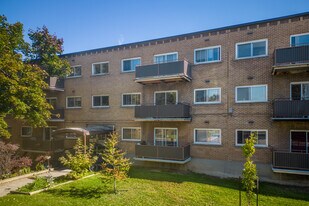 445 Bourke Av in Dorval, QC - Building Photo