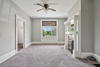 812 Ernie St in Pittsburgh, PA - Building Photo - Building Photo