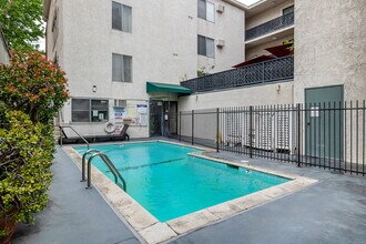 Park Terrace Apartments in Los Angeles, CA - Building Photo - Building Photo