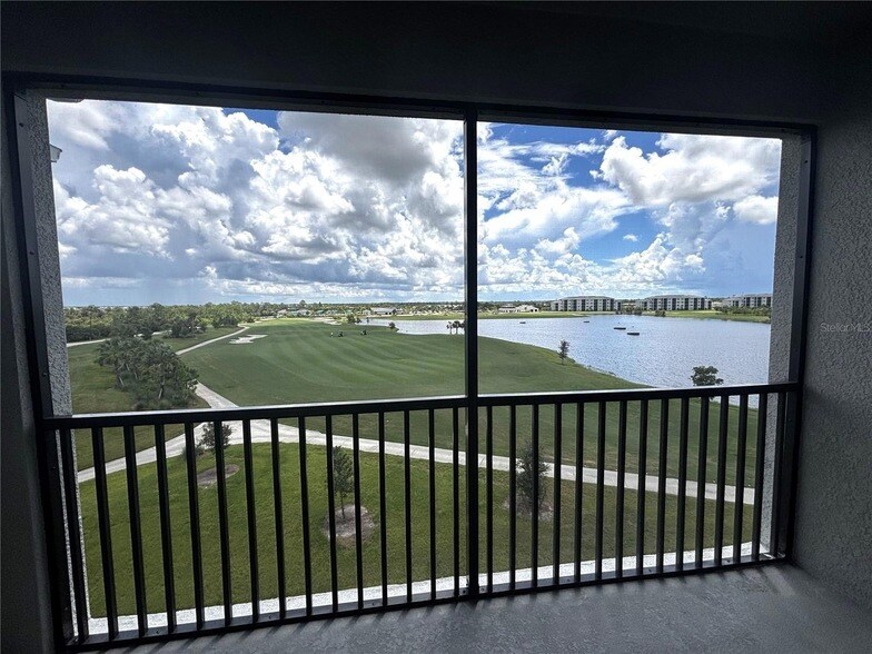 17560 Opal Sand Dr, Unit 403 in Venice, FL - Building Photo