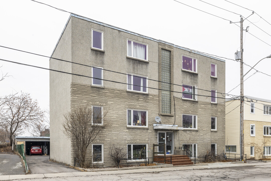 111 Charlevoix St in Gatineau, QC - Building Photo