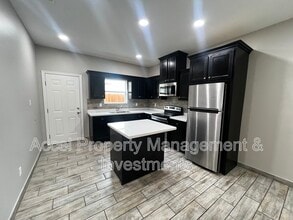 1327 W Garfield Ave in Alton, TX - Building Photo - Building Photo