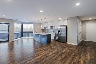 222 S Racine Ave, Unit 408 in Chicago, IL - Building Photo - Building Photo