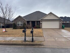 630 Saddlehorn Dr in Centerton, AR - Building Photo