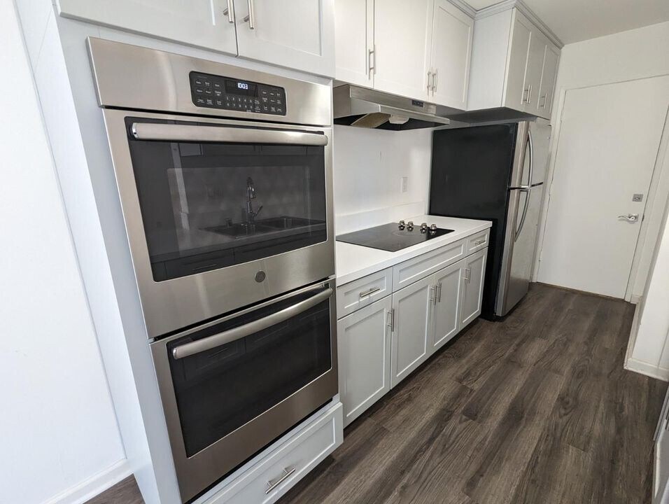118 S Wetherly Dr in Los Angeles, CA - Building Photo