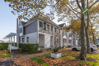 Stirling Cove in Greenport, NY - Building Photo - Primary Photo