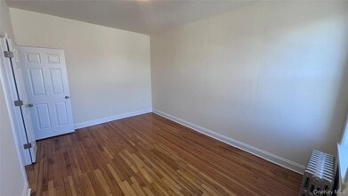 164-18 43rd Ave in Queens, NY - Building Photo - Building Photo