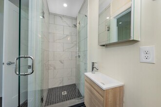 43 Wright Ave, Unit #2 in Medford, MA - Foto de edificio - Building Photo