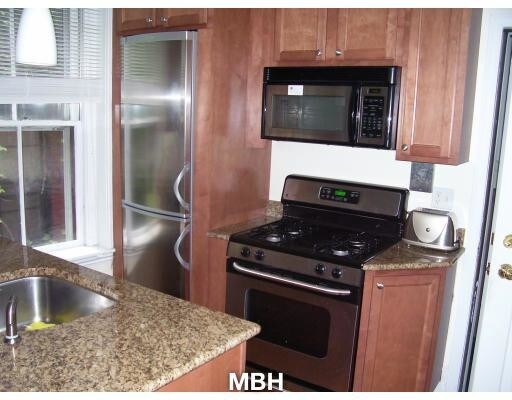 76 W Cedar St-Unit -2R in Boston, MA - Building Photo - Building Photo