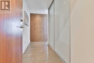 1 Market St. in Toronto, ON - Building Photo - Building Photo