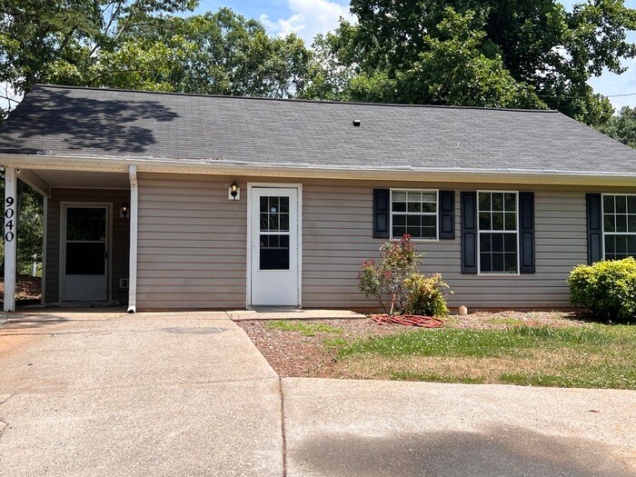 9040 Century Trail in Gainesville, GA - Building Photo