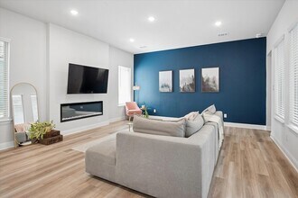 7207 Daytona Mews in Rowlett, TX - Foto de edificio - Building Photo