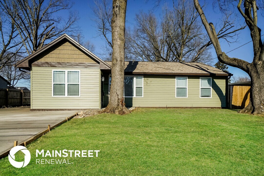 7103 Betsy Ross Dr in Louisville, KY - Building Photo