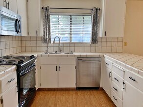 1250 Sawtooth Dr in Hollister, CA - Building Photo - Building Photo