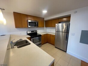 141 S Harrison St in East Orange, NJ - Building Photo - Building Photo