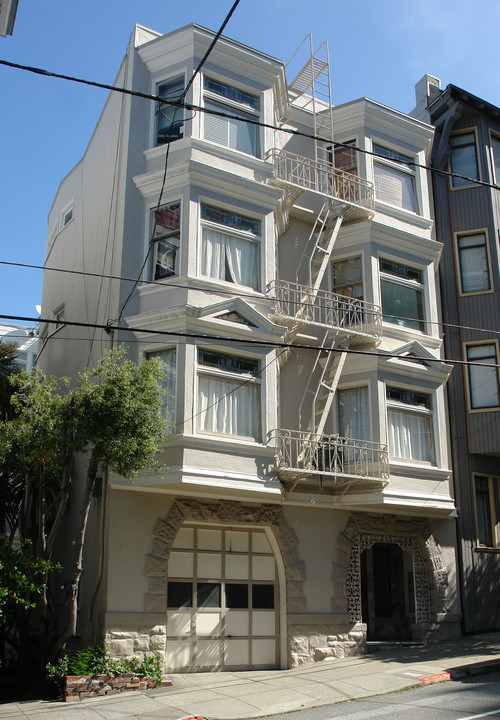 1360 Washington St in San Francisco, CA - Building Photo