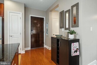 1418 N Rhodes St in Arlington, VA - Building Photo - Building Photo