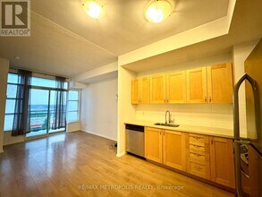 540-540 Bur Oak Ave in Markham, ON - Building Photo - Building Photo