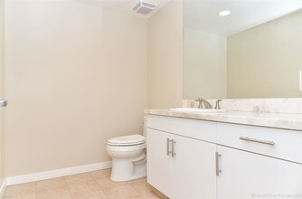 5143 White Oak Ave in Los Angeles, CA - Building Photo - Building Photo