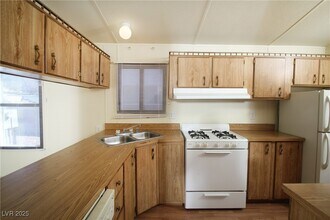 5964 Shenandoah Ave in Las Vegas, NV - Building Photo - Building Photo