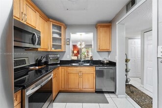 8550 N Sherman Cir in Miramar, FL - Building Photo - Building Photo