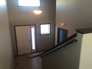 805 Albert Dr W in West Fargo, ND - Building Photo - Building Photo