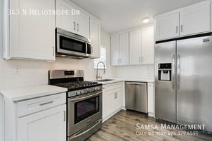 343 Heliotrope Dr in Los Angeles, CA - Building Photo