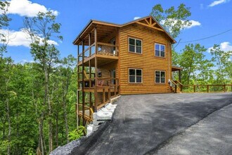 1868 Blue Tick Way in Sevierville, TN - Building Photo - Building Photo