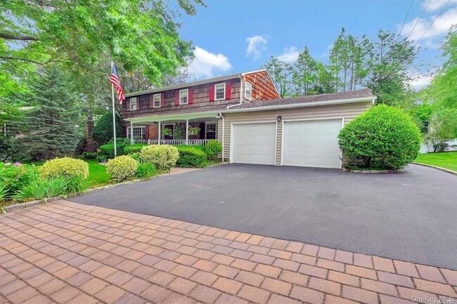 5 Bronze Ct in Huntington, NY - Building Photo - Building Photo