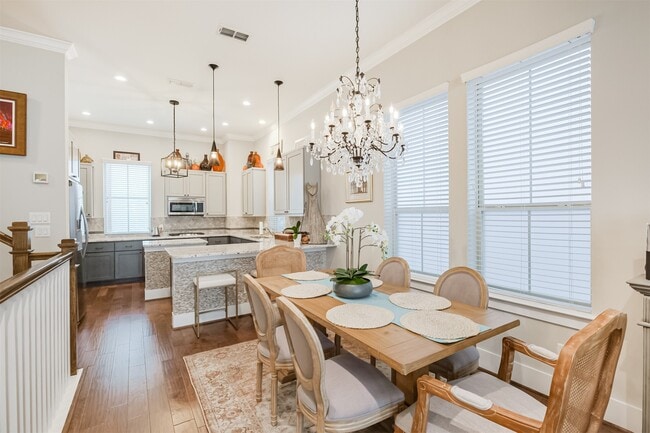 property at 809 Leavenworth Ave