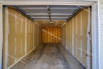 13738 NE Glisan St in Portland, OR - Building Photo - Building Photo