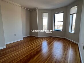 798 Main St, Unit 8T in Cambridge, MA - Building Photo - Building Photo