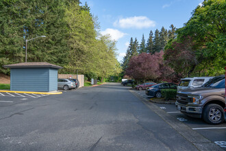 Regentwood Condominiums in Bothell, WA - Foto de edificio - Building Photo